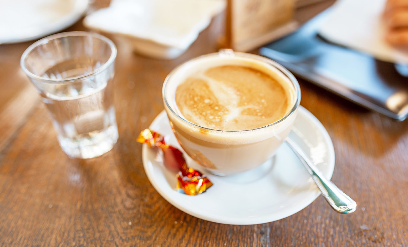 Nicht nur zum Kaffee schmeckt Trinkwasser ausgezeichnet, sondern auch schon bei der Zubereitung hat es Einfluss auf den Geschmack.