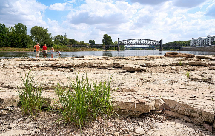 Niedrigwasser in der Elbe bei Magdeburg im Sommer 2018