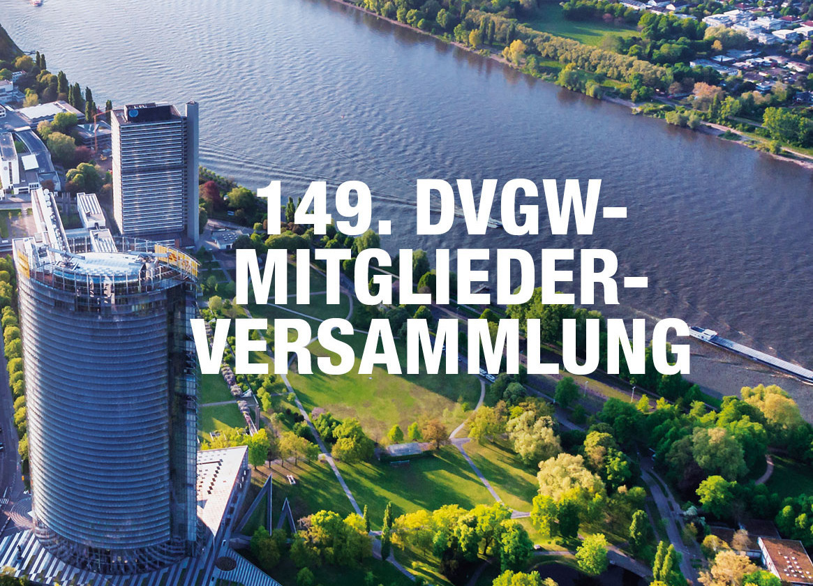 Vogelperspektive auf den Posttower und den Rhein in Bonn