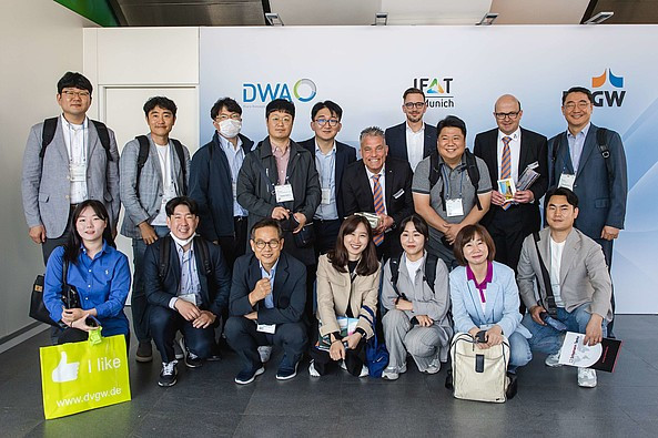 Group photo with the members of the delegation and representatives of DVGW and DWA; (c) photo: DVGW / SX Heuser