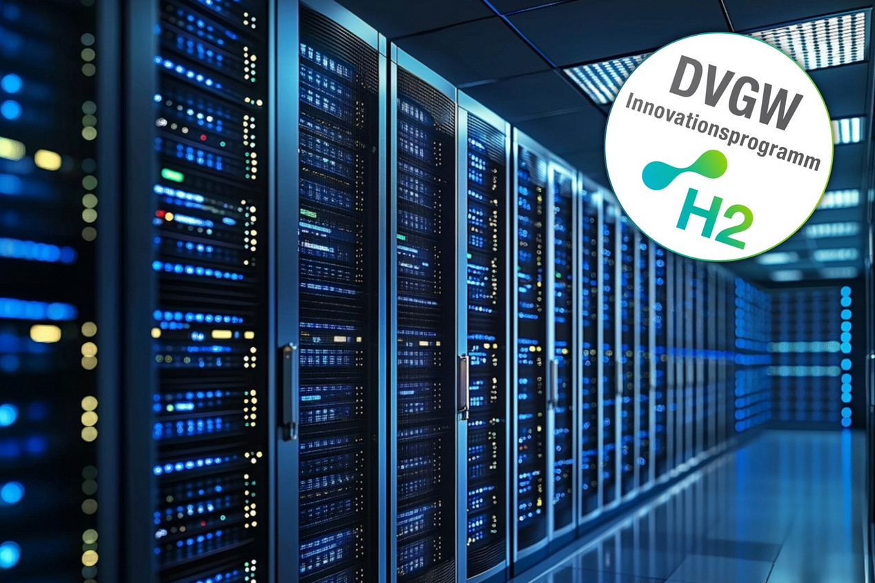 Zu sehen ist ein Rechenzentrum von innen mit Serverräumen und das Logo des DVGW-"Innovationsprogramm Wasserstoff 2"