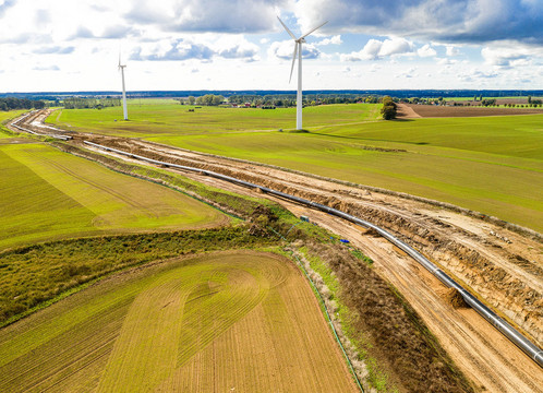 Enorme Leitungen transportieren das Gas sicher über weite Strecke.