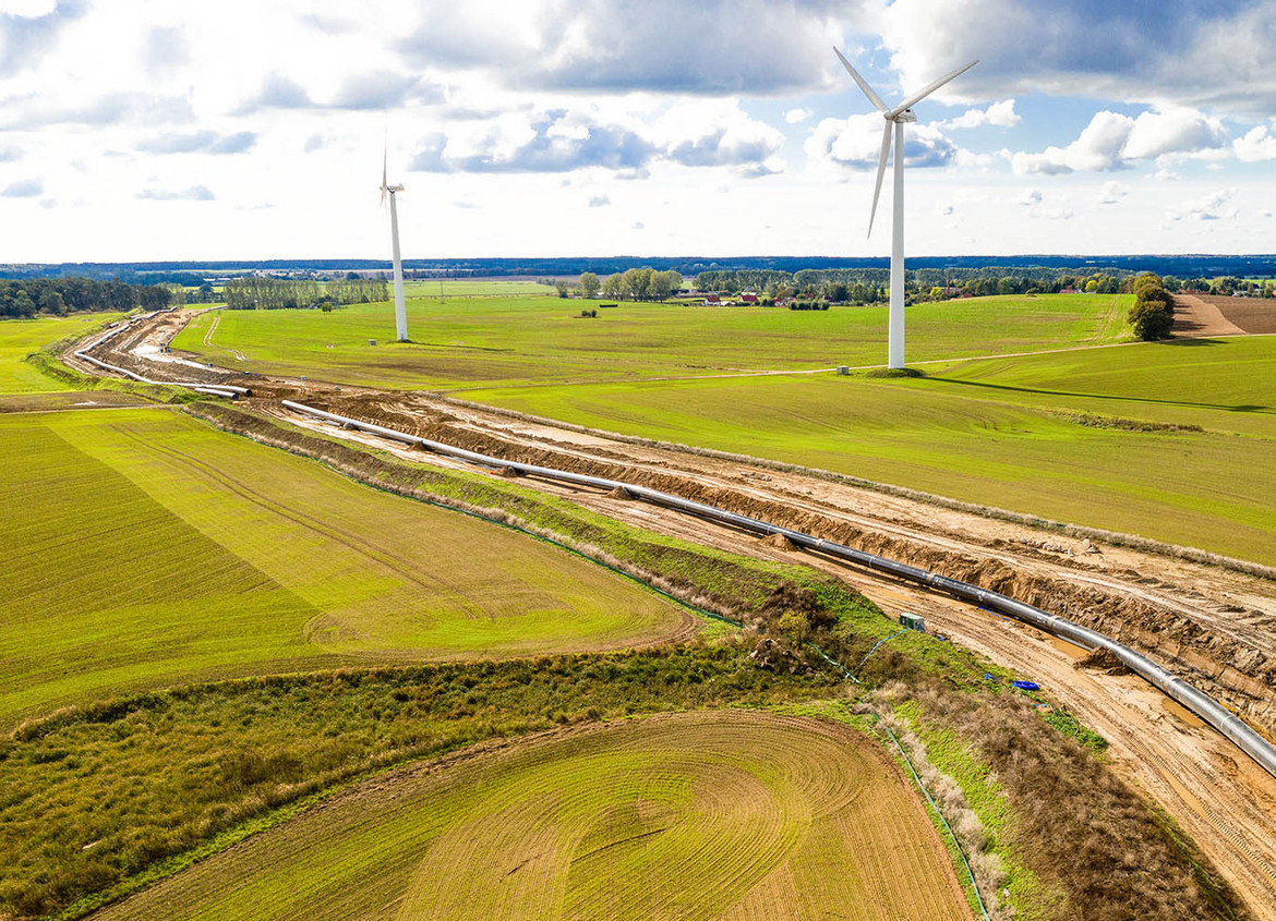 Enorme Leitungen transportieren das Gas sicher über weite Strecke.