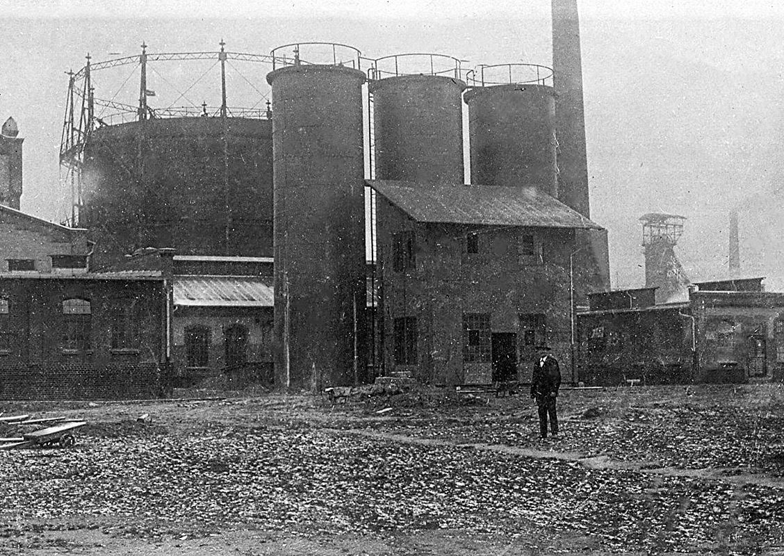 Blick auf ein Gaswerk zur Erzeugung von Stadtgas um 1890
