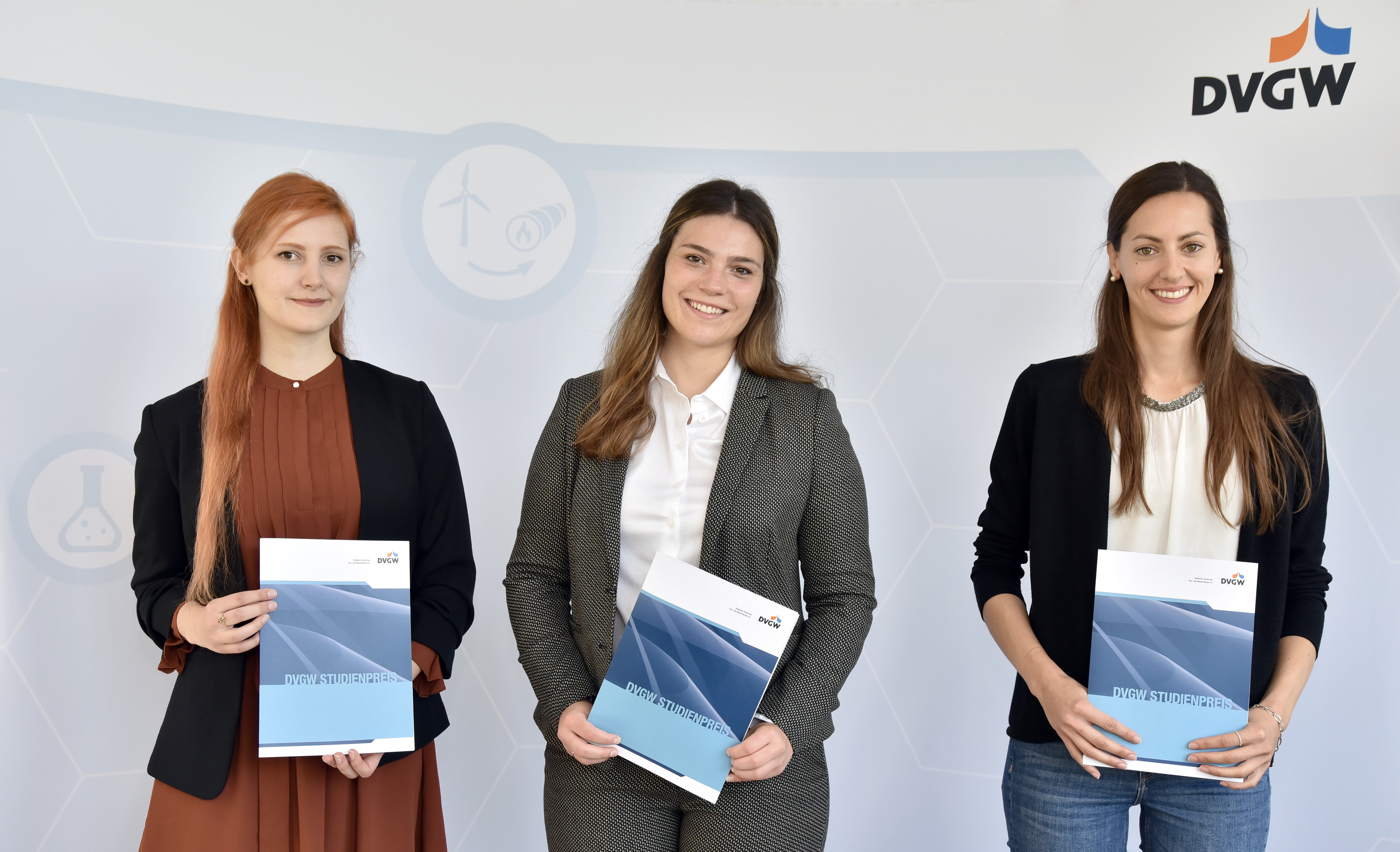 Preisträgerinnen DVGW-STudienpreis Gas 2020/2021 bei der Verleihung am 10.09.21 in der DVGW-Hauptgeschäftstelle in Bonn.