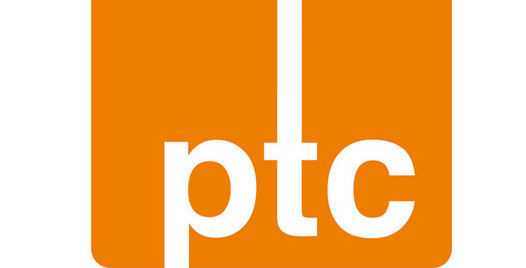 Drei kleingeschriebene weiße Buchstaben ptc auf orangefarbenem Hintergrund. Der Längsstrich des "t" ist extrem nach oben bis an den Rand des quadratischen Logos verlängert. 