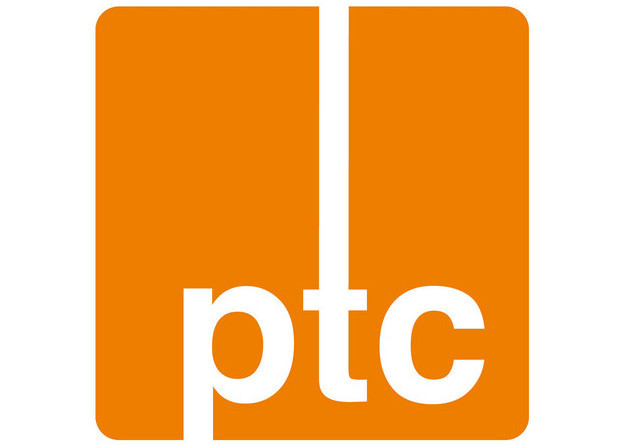 Drei kleingeschriebene weiße Buchstaben ptc auf orangefarbenem Hintergrund. Der Längsstrich des "t" ist extrem nach oben bis an den Rand des quadratischen Logos verlängert. 