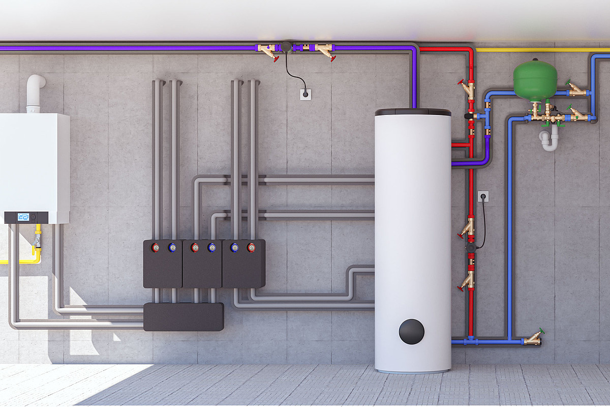 Heizungsraum mit Bauteilen der Gasinstallation und Wasserinstallation