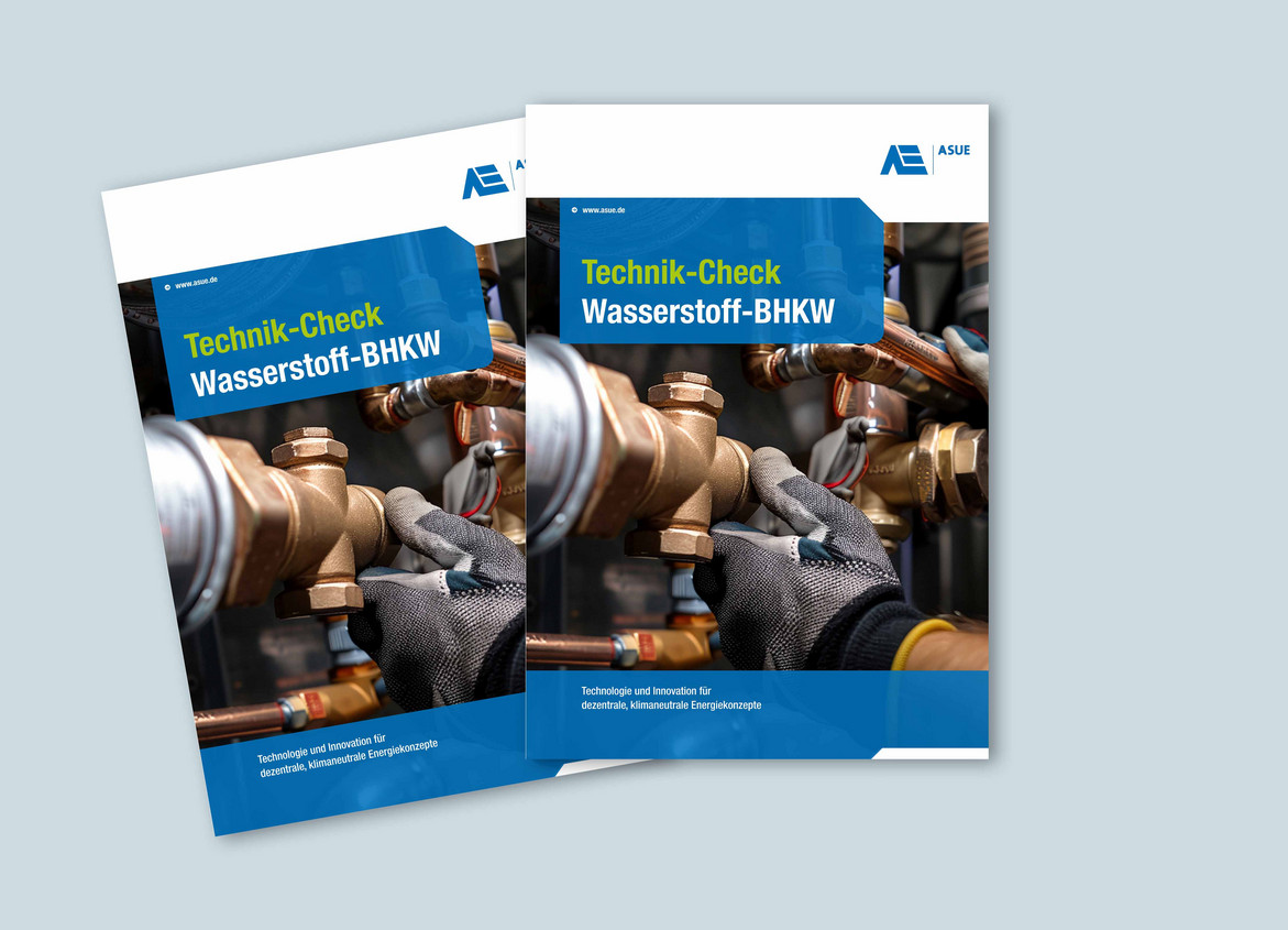 Zwei Broschüren liegen fächerförmig übereinander
