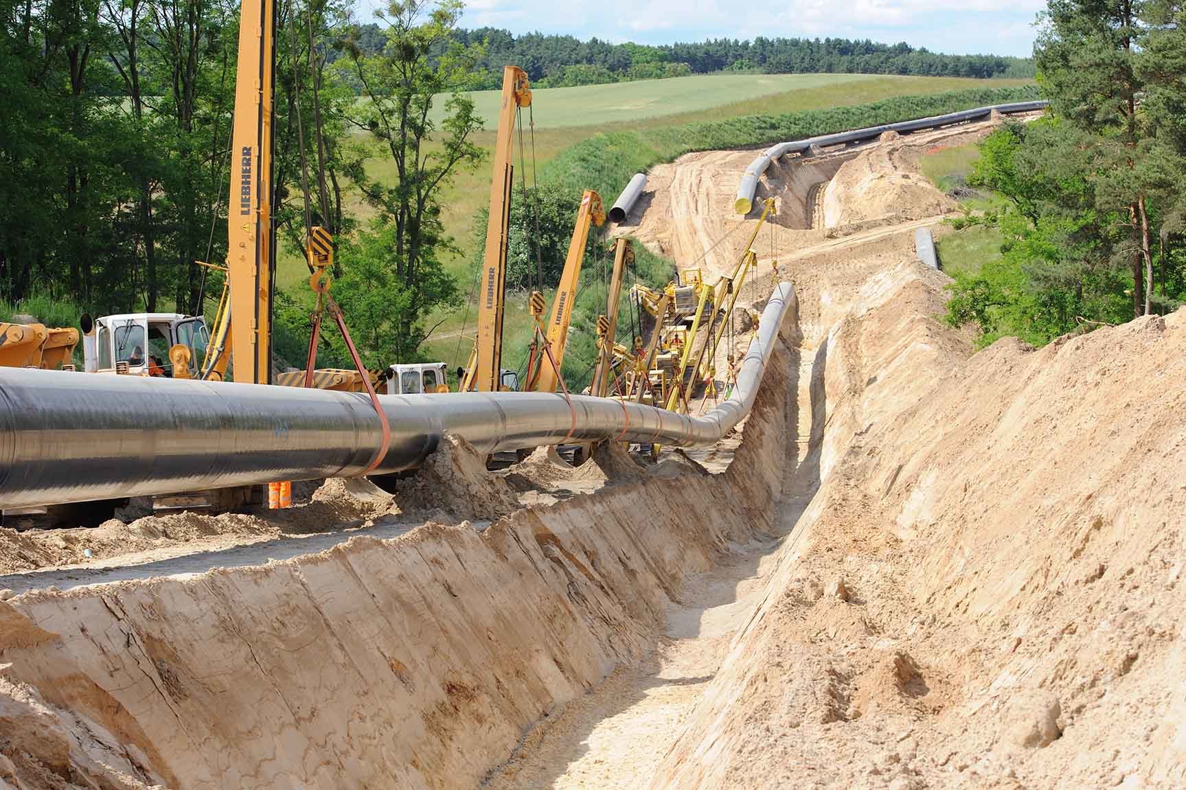 High-pressure gas pipelines shall be buried in the ground at a minimum depth of 1m.