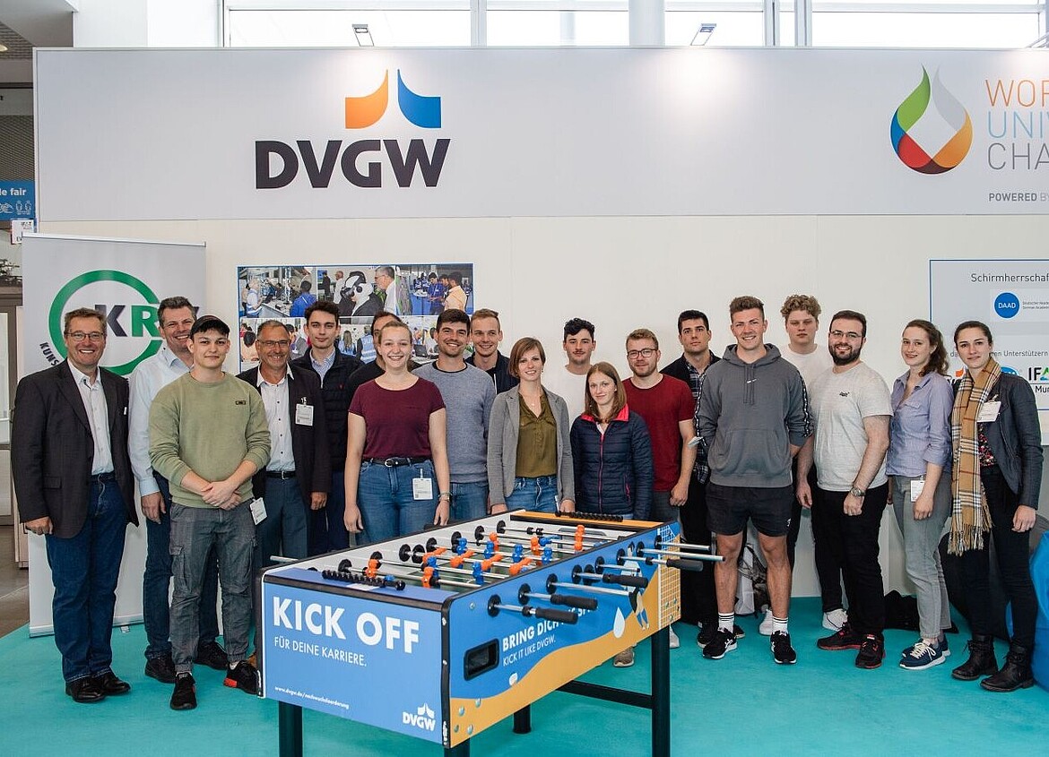 DVGW-Hochschulgruppen auf dem DVGW-Messestand auf der IFAT 2022 in München