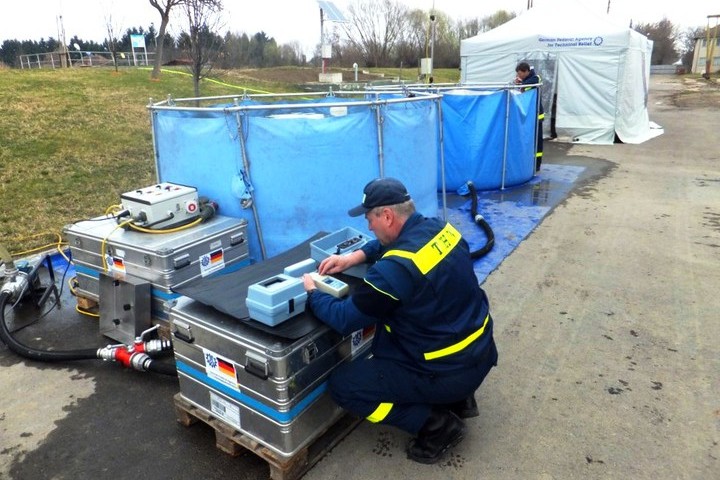 Mobile Trinkwasseraufbereitungsanlage des Technischen Hilfswerks