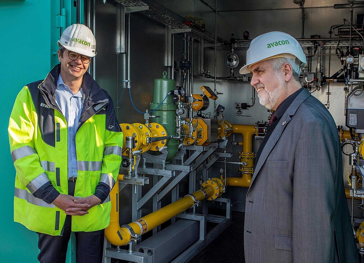 Sachsen-Anhalts Umweltminister Armin Willingmann (rechts) und Avacon Netz Geschäftsführer Frank Schwermer geben Startschuss für 20 Prozent Wasserstoff-Beimischung