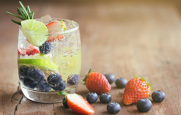 Früchte und Kräuter verleihen Trinkwasser einen ganz besonderen Geschmack