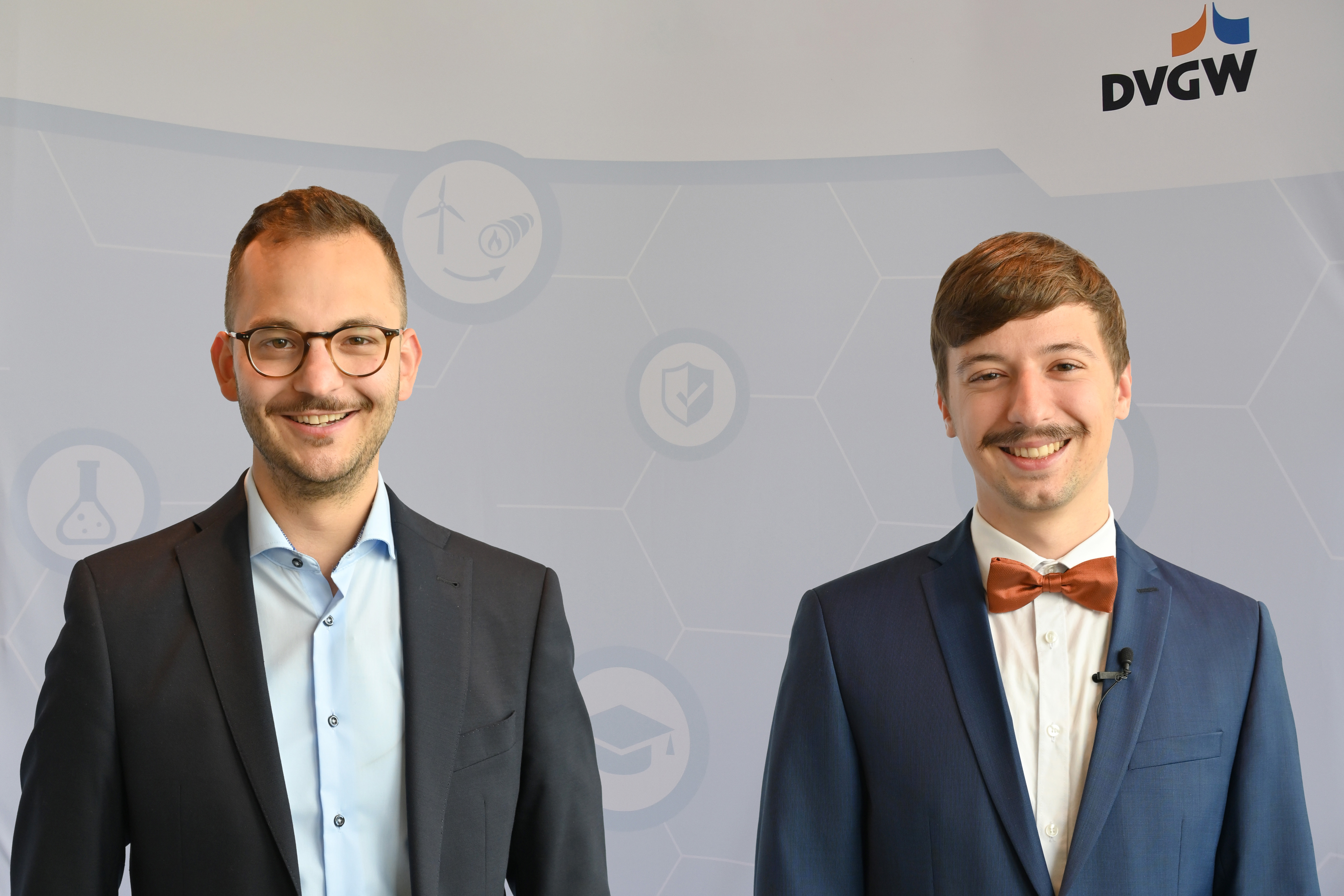 Der DVGW-Studienpreis Wasser 2020/2021 wurde an Silvan Großklaus und Mischa Jütte (v.l.n.r.) verliehen.